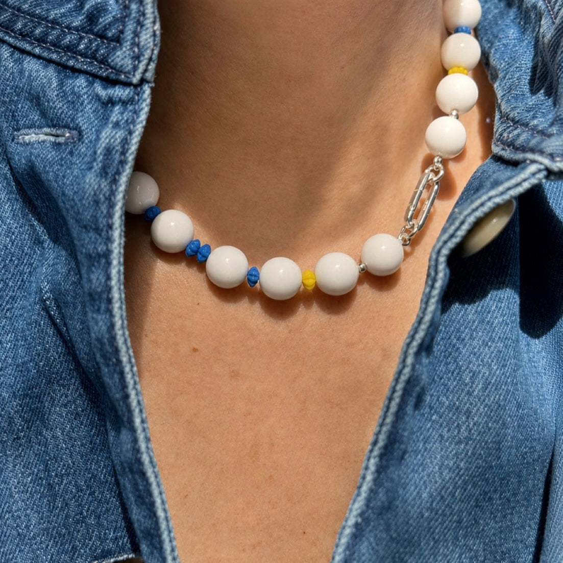 DAISY JANE : white agate + vintage glass daisy beads (1920s)