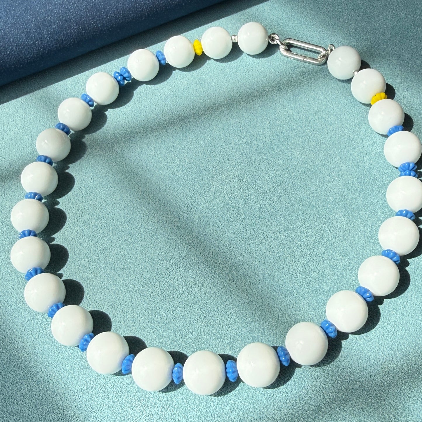 DAISY JANE : white agate + vintage glass daisy beads (1920s)