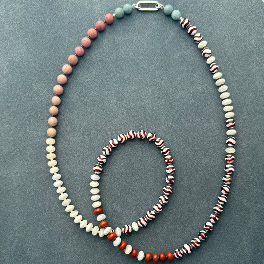 THE LOLA NECKLACE