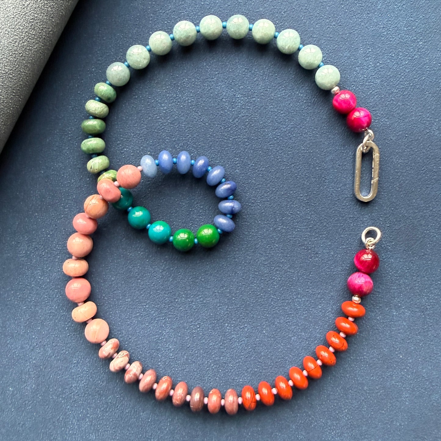 SHUFFLE : multicolored beaded gemstone necklace