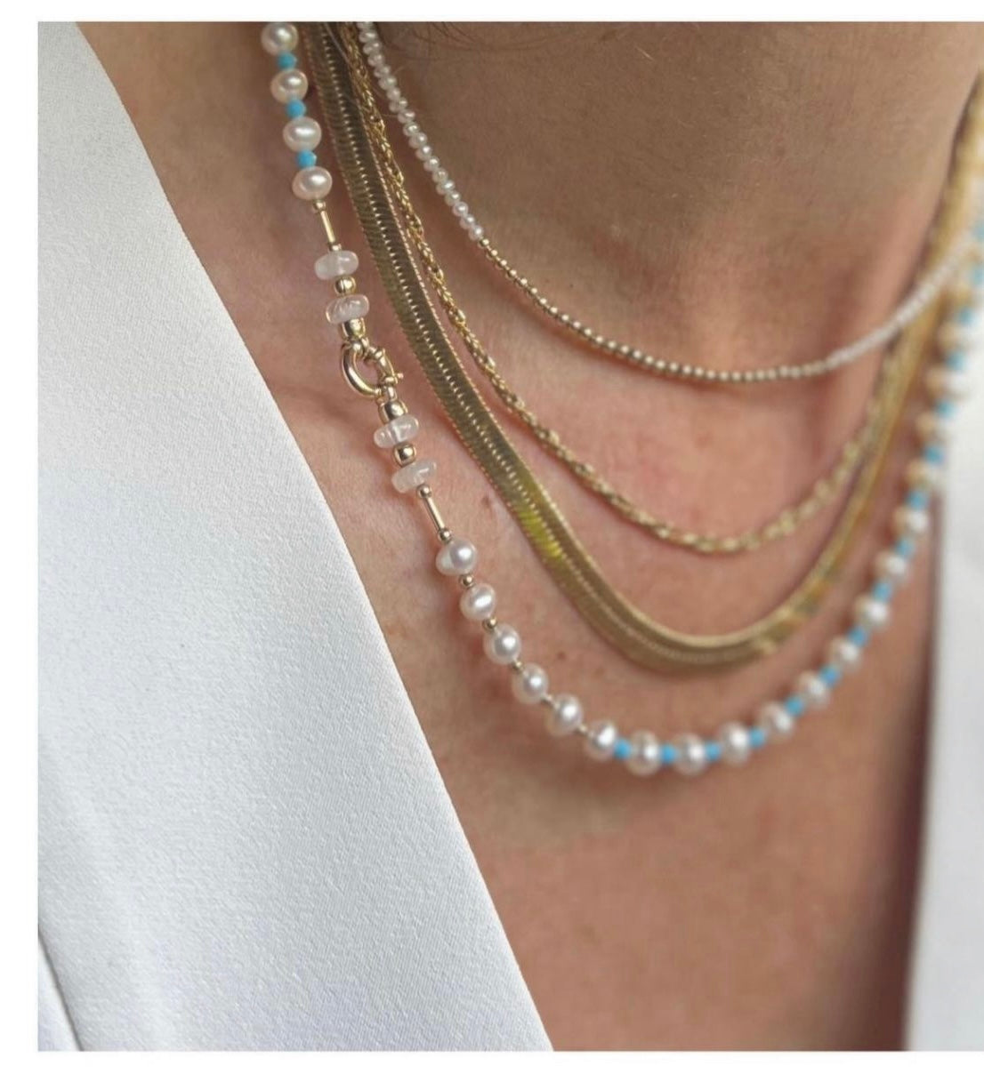 Timeless 14K gold and baroque pearl necklace, showcasing the natural beauty of baroque pearls and luxurious gold accents for an elegant finish.