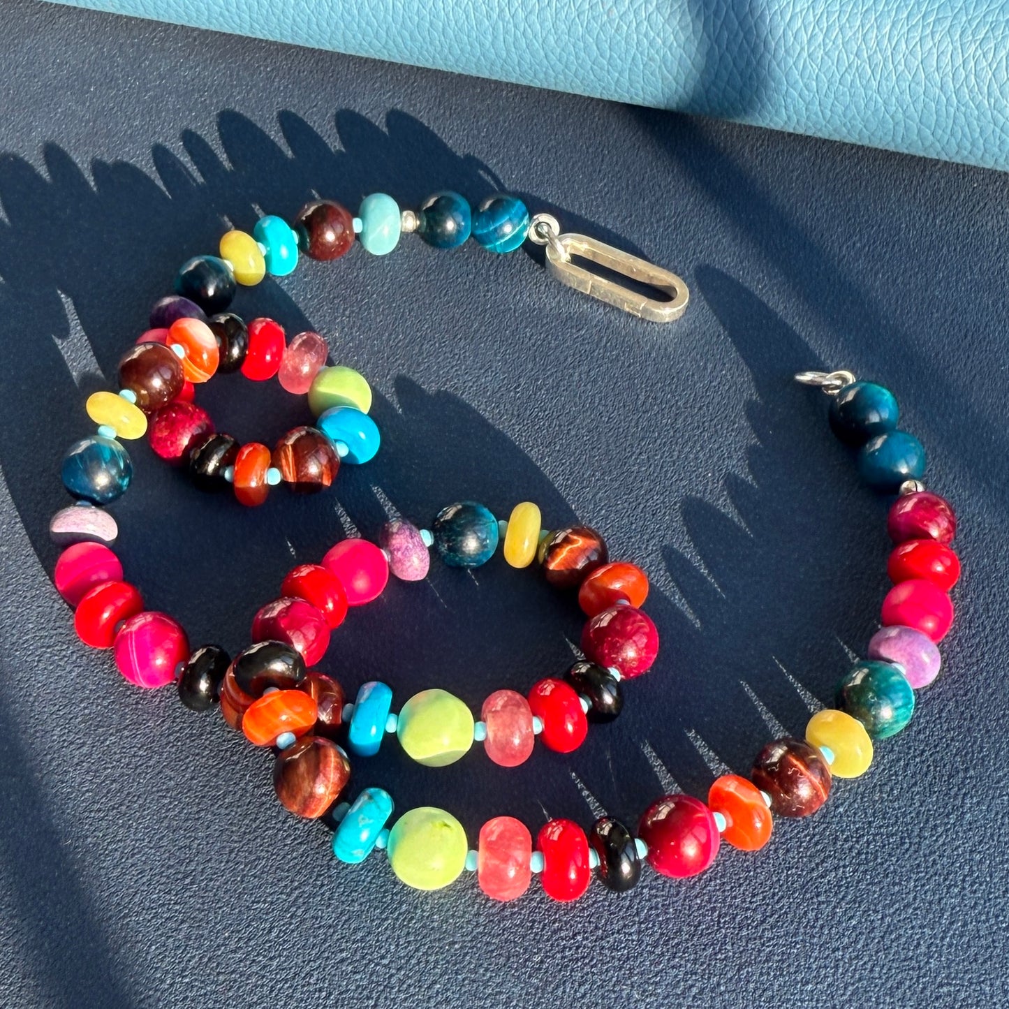 CALYPSO : green turquoise, black onyx, opal, tiger's eye, carnelian, jasper, chalcedony, howlite, red coral, celite and quartz