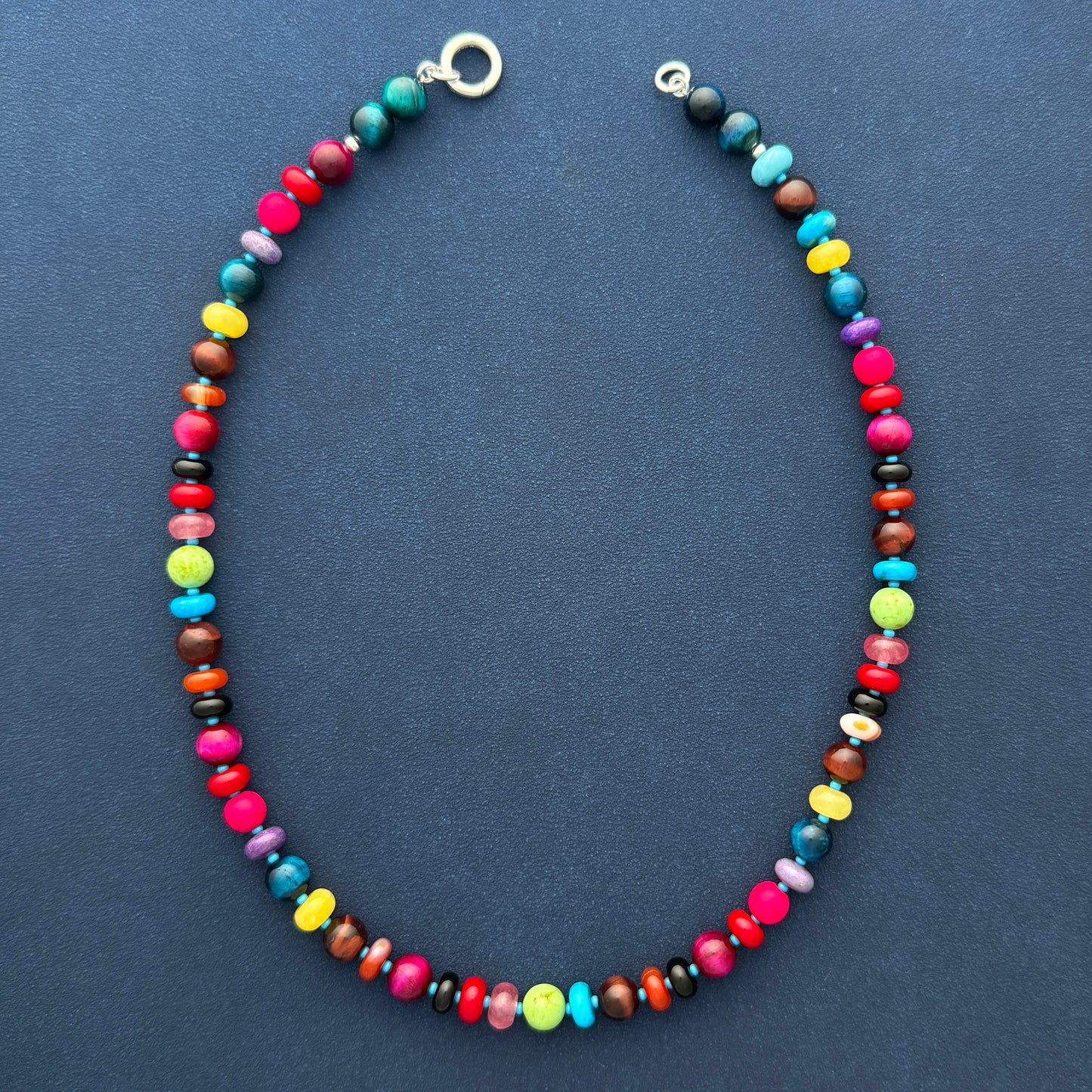 CALYPSO : green turquoise, black onyx, opal, tiger's eye, carnelian, jasper, chalcedony, howlite, red coral, celite and quartz