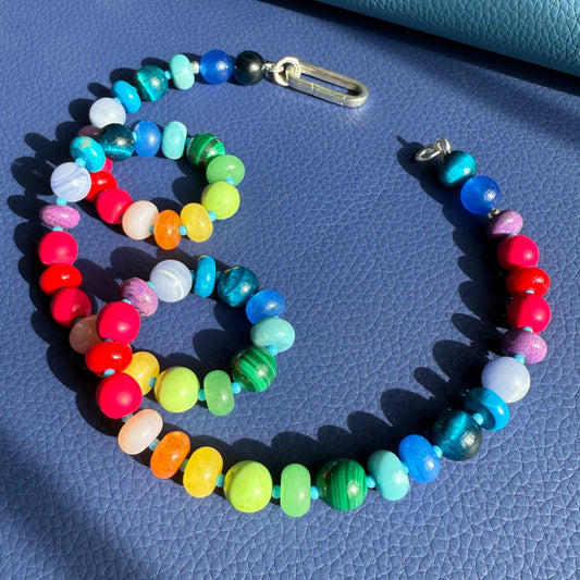 Rainbow Glow : malachite, green turquoise, tiger's eye, opal, chalcedony, red coral, howlite, jasper, agate, calcite