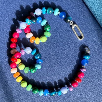 Rainbow Glow : malachite, green turquoise, tiger's eye, opal, chalcedony, red coral, howlite, jasper, agate, calcite