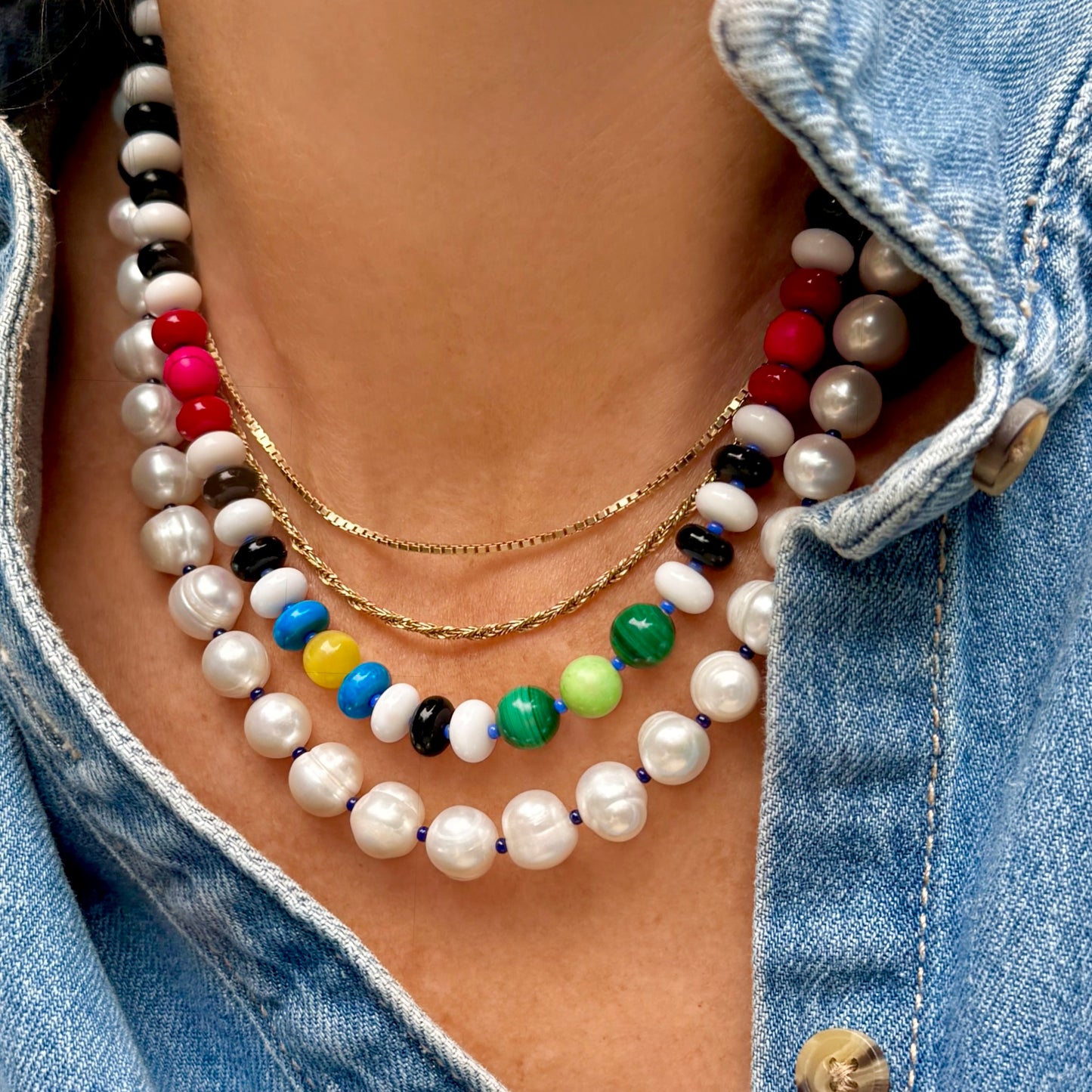 High Frequency : white onyx, black onyx, red coral, malachite, green turquoise, amazonite and howlite