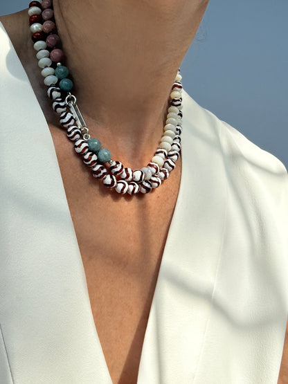 THE LOLA NECKLACE